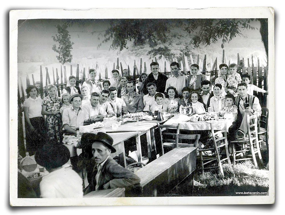 2296 Školska proslava u Kladurovu 1960-te godine.