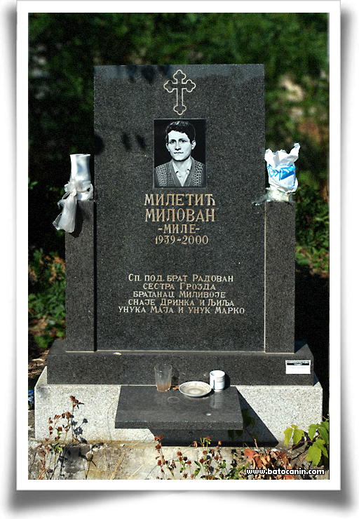 0305 Nadgrobni spomenik Miletić Milovana na seoskom groblju u Lopašu