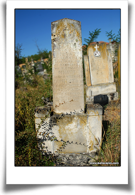 Nadgrobni spomenik na seoskom groblju u Lopašu