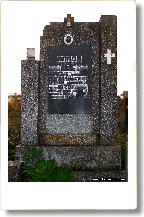 Nadgrobni spomenik na seoskom groblju u Starom Trsteniku
