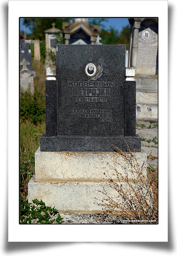 0399 Nadgrobni spomenik Kolarević Petrojke